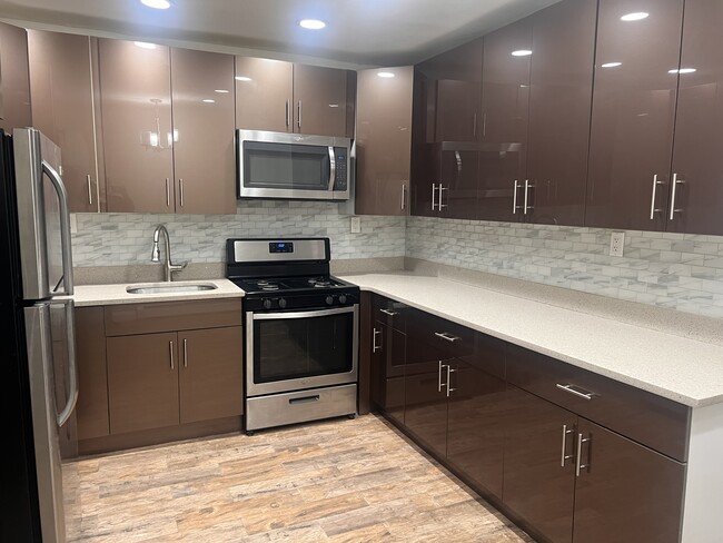 1019A E 229th St in Bronx, NY - Building Photo - Building Photo