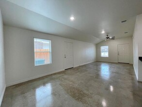 2324 Duntov Dr-Unit -Unit B in Temple, TX - Building Photo - Building Photo