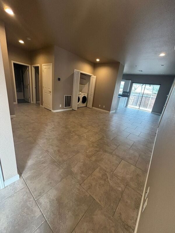 2069 Lake Wind Dr in Eugene, OR - Foto de edificio - Building Photo