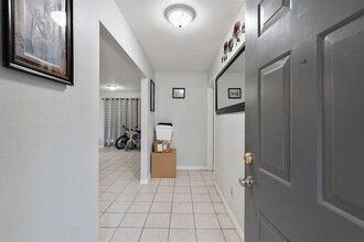 1122 Glen Echo Dr in Houston, TX - Building Photo - Building Photo