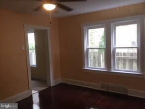 211 Iron St in Florence, NJ - Building Photo - Building Photo