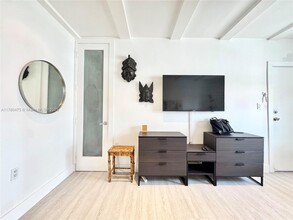 439 15th St in Miami Beach, FL - Foto de edificio - Building Photo