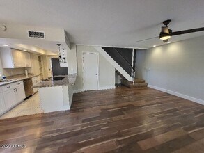 711 E North Ln in Phoenix, AZ - Foto de edificio - Building Photo
