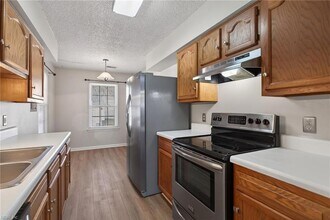 901 Gas Light Ln in Virginia Beach, VA - Building Photo - Building Photo