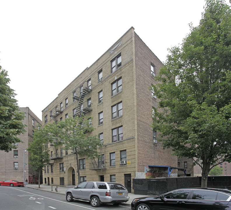 58 Marble Hill Ave in Bronx, NY - Building Photo