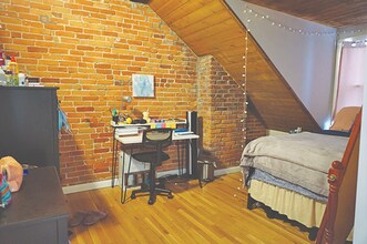 162 Broadway, Unit 2 in Somerville, MA - Building Photo - Building Photo