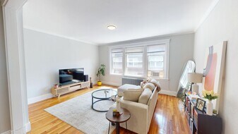 46 Longwood Ave, Unit 2 in Brookline, MA - Building Photo