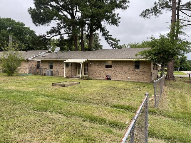 105 Reno St in Emory, TX - Building Photo - Building Photo