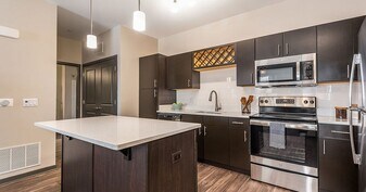 1900 at Canterfield Apartment Homes in West Dundee, IL - Building Photo