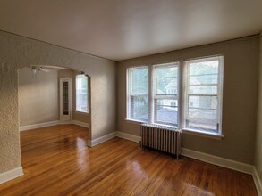 2937 N Bartlett Ave in Milwaukee, WI - Building Photo - Building Photo