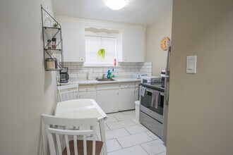 1011 Adelaide St N in London, ON - Building Photo - Building Photo