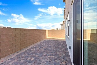 9102 Vesey Ave in Las Vegas, NV - Foto de edificio - Building Photo