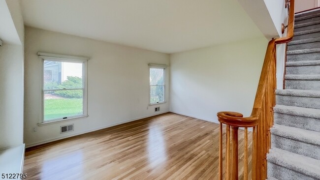9 Collins Dr in Hillsborough, NJ - Building Photo - Building Photo