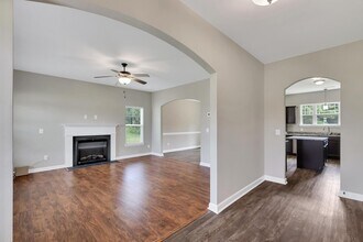 211 Purple Martin Dr in Hubert, NC - Foto de edificio - Building Photo