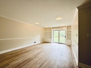 13 Cypress Ct in Trenton, NJ - Building Photo - Building Photo
