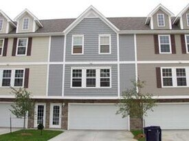 5558 Kenton Ln in Johnston, IA - Building Photo