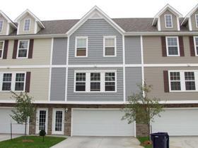 5558 Kenton Ln in Johnston, IA - Building Photo