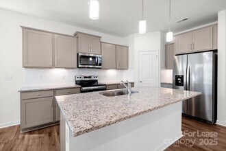 14028 Penbury Ln in Charlotte, NC - Building Photo - Building Photo