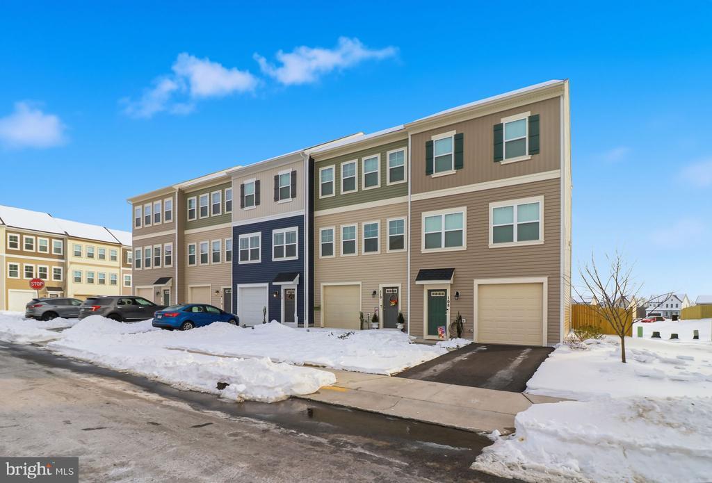 110 Edelweiss Wy in Stephenson, VA - Building Photo