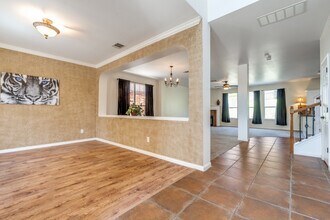 815 Midway Cres in San Antonio, TX - Foto de edificio - Building Photo