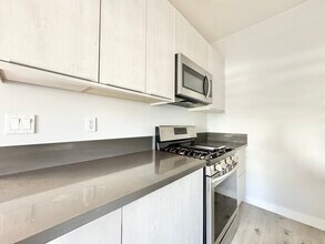 141 N Swall Dr in West Hollywood, CA - Building Photo - Building Photo