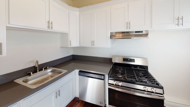 Leeward Apts...New York Style..Gorgeous Newly Remodeled! in Los Angeles, CA - Foto de edificio - Building Photo