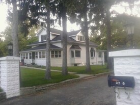 3746 Fairview Ave in Downers Grove, IL - Building Photo