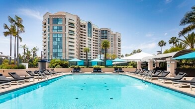 Towers at Costa Verde in San Diego, CA - Foto de edificio - Building Photo