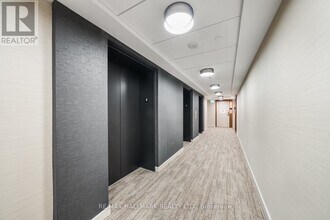 327 King St W in Toronto, ON - Building Photo - Building Photo