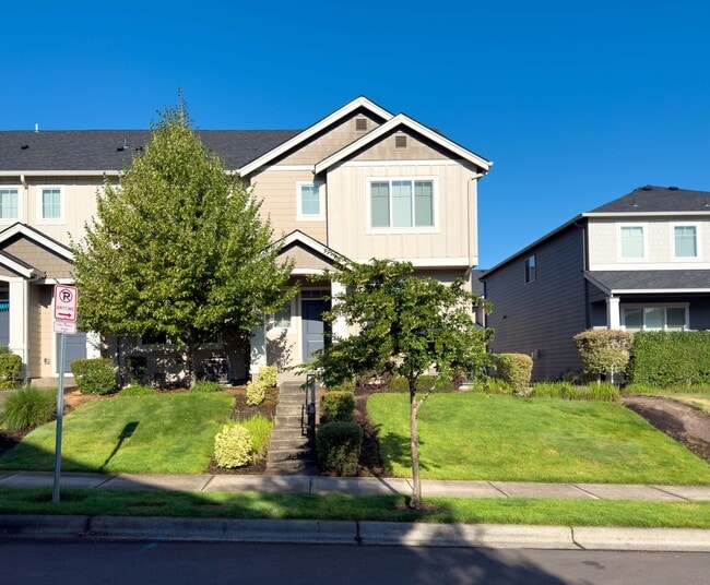 7303 NW 165th Ave in Portland, OR - Building Photo - Building Photo