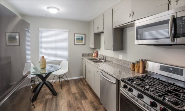 4461 Menlo Ave in San Diego, CA - Foto de edificio - Building Photo