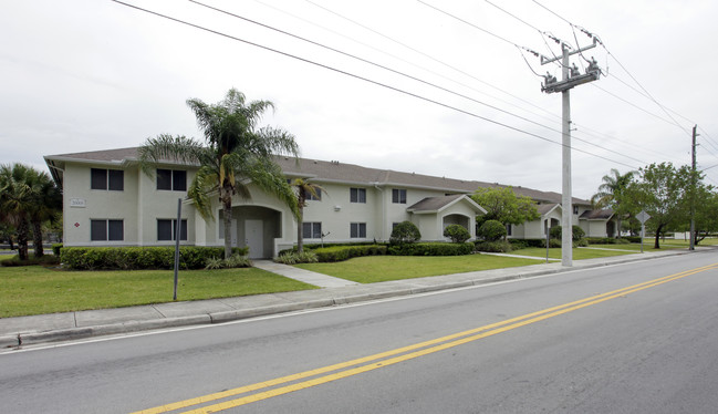 Running Brook Apartments in Miami, FL - Building Photo - Building Photo