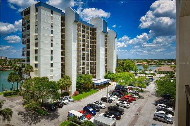 9525 Blind Pass Rd in St Pete Beach, FL - Building Photo - Building Photo