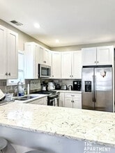 2732 N Wilton Ave, Unit 2 in Chicago, IL - Building Photo - Building Photo