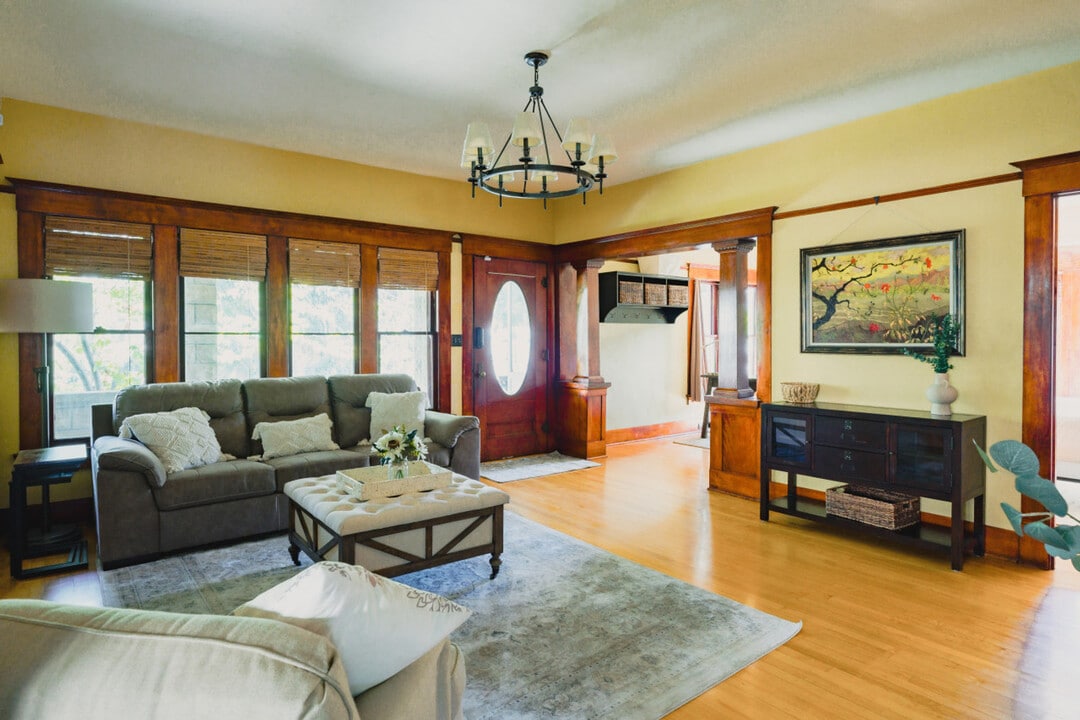 3330 Albatross St in San Diego, CA - Building Photo