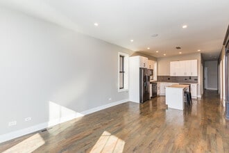1215 N Wolcott Ave in Chicago, IL - Building Photo - Building Photo