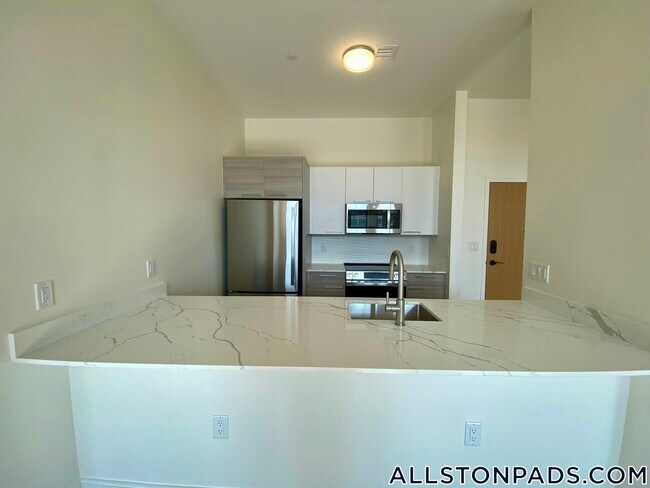 1079 Commonwealth Ave
