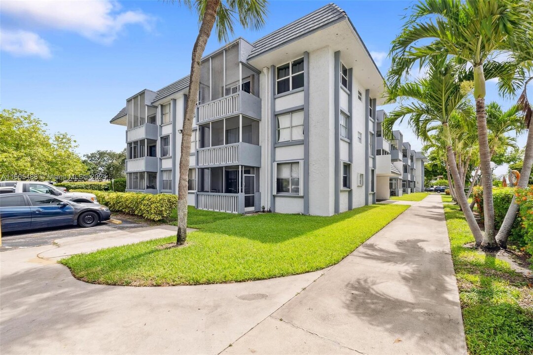 1023 W 29th St, Unit 1 in Hialeah, FL - Foto de edificio