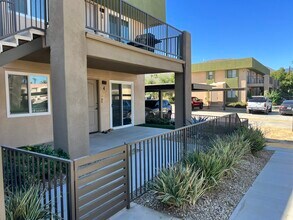 73530 Catalina Way, Unit info@twelve14.com in Palm Desert, CA - Foto de edificio - Building Photo