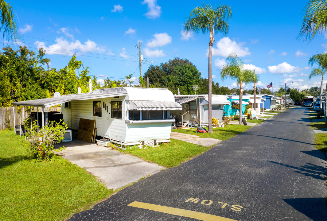 6211 15th St E in Bradenton, FL - Building Photo