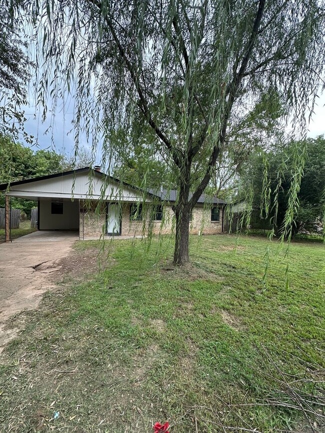 property at 405 Live Oak Dr