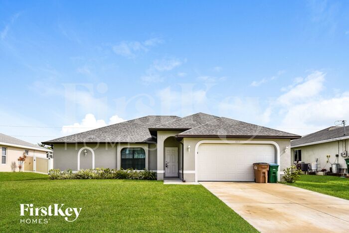 1217 SW 15th St in Cape Coral, FL - Building Photo