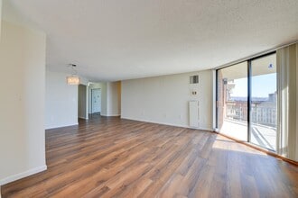 1332 Harmon Cove Tower in Secaucus, NJ - Building Photo - Building Photo