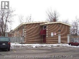 2630 Columbia Ct in Windsor, ON - Building Photo