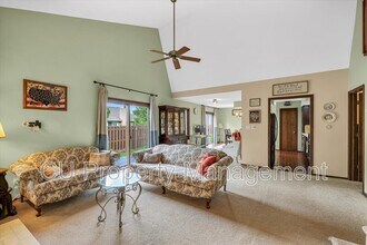 1 Lyndhurst Village Ct in Savoy, IL - Foto de edificio - Building Photo