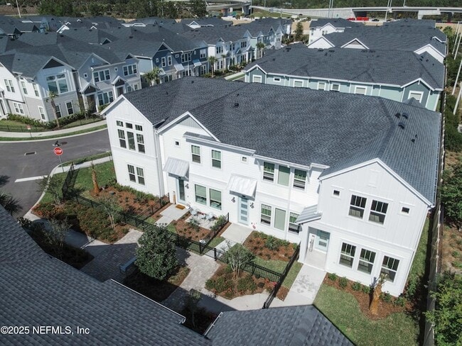 7436 Calusa Ct