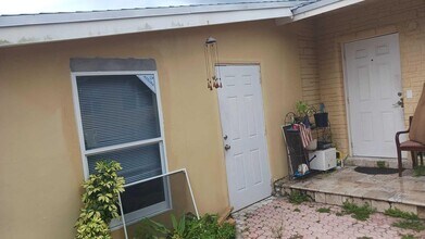 1425 Hillcrest Dr-Unit -1 in Lake Worth Beach, FL - Building Photo - Building Photo