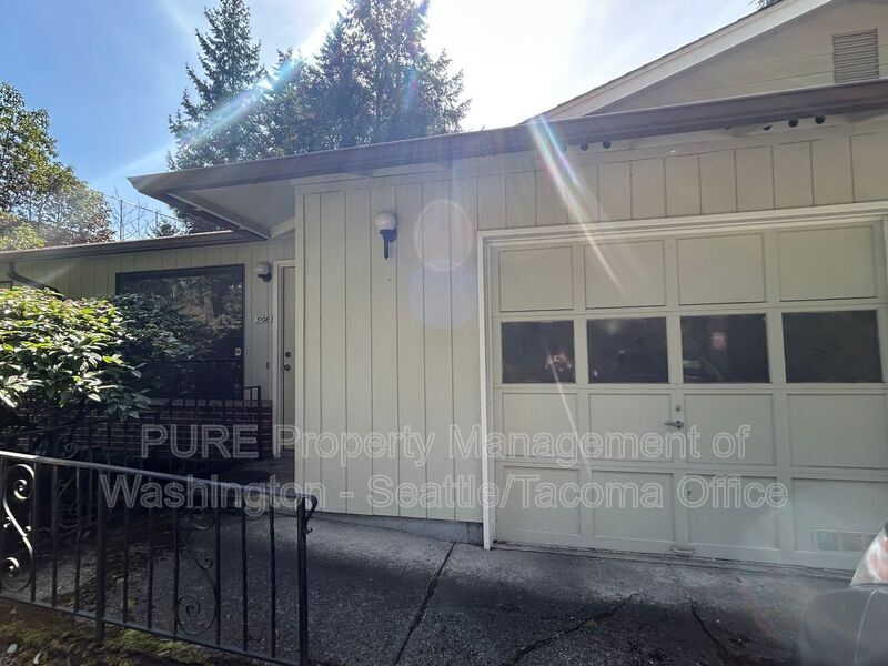 5108 54th St W in University Place, WA - Foto de edificio