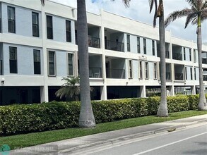 445 SE 21st Ave in Deerfield Beach, FL - Foto de edificio - Building Photo
