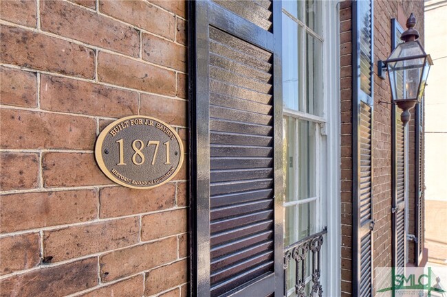 23 W Gordon St in Savannah, GA - Foto de edificio - Building Photo